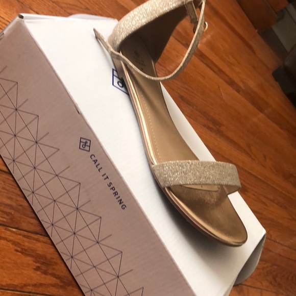 Flat shoes